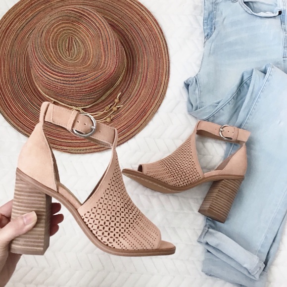 Marc Fisher LTD Vixen Sandal - Picture 3 of 8